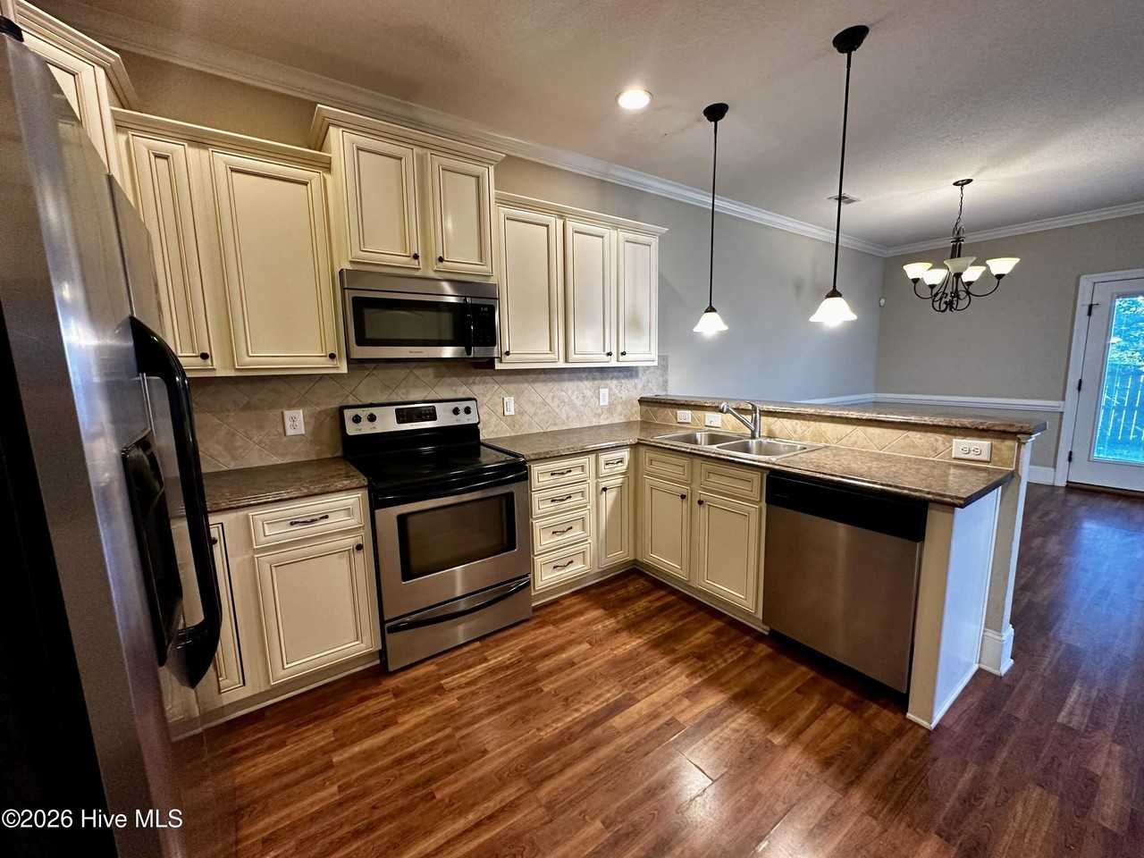 1855 Cambria Dr #B - Photo 7 of 23