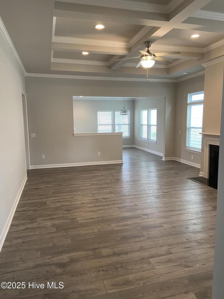 5872 Park W Circle - Photo 3 of 26