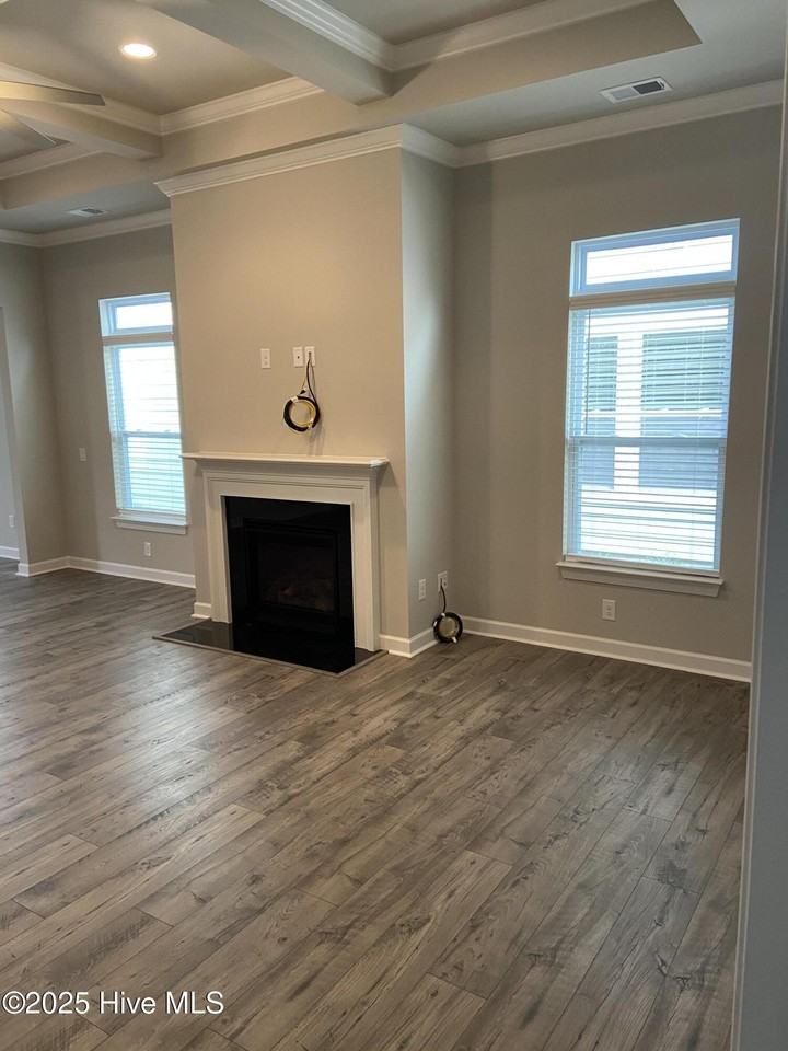 5872 Park W Circle - Photo 4 of 26
