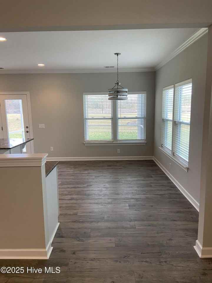 5872 Park W Circle - Photo 5 of 26