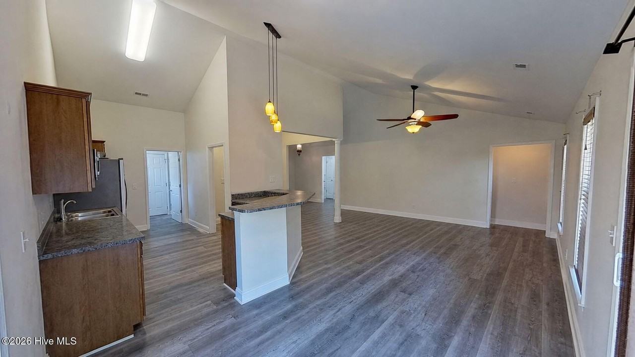1734 Heatherstone Ln - Photo 4 of 29