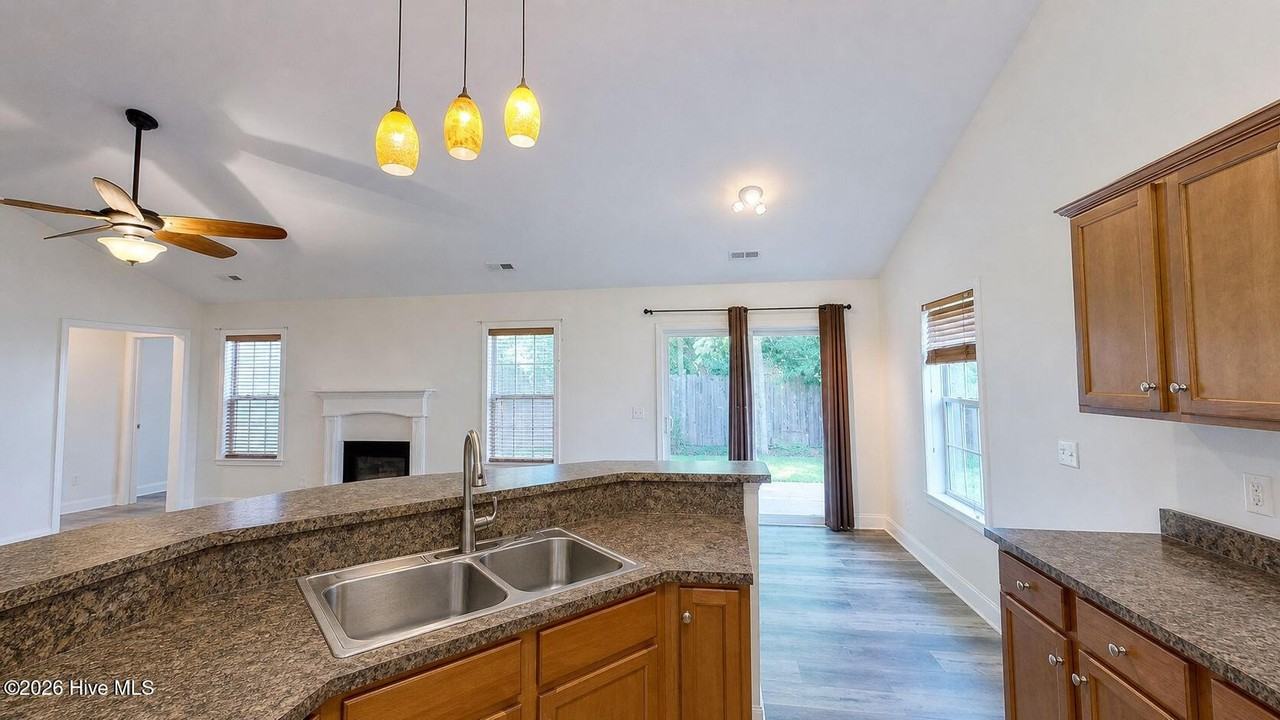 1734 Heatherstone Ln - Photo 6 of 29