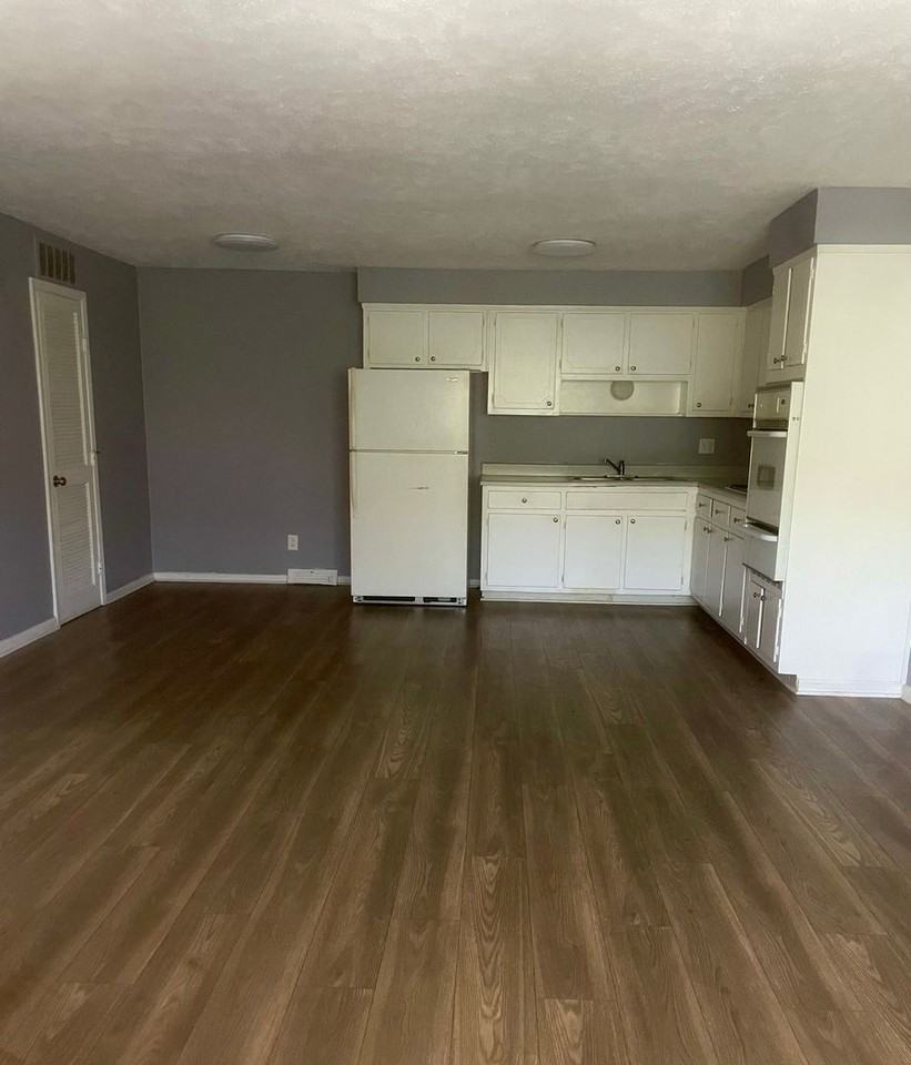 35 Euclid LLC - Photo 6 of 11