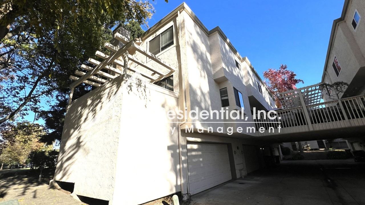 3156 Swallows Nest Dr - Photo 2 of 47