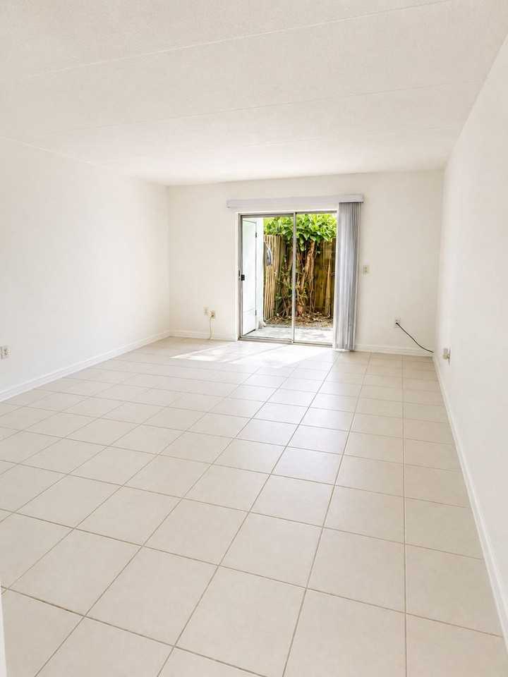 2812 Somerset Park Dr #105 - Photo 3 of 19