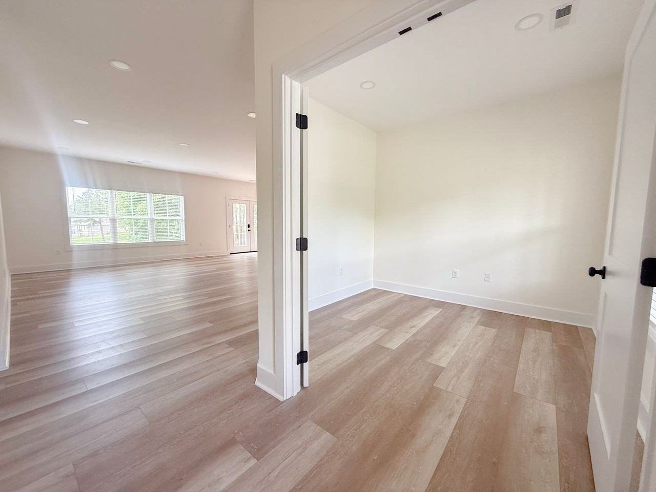 1403 Westbrook Cir - Photo 2 of 37