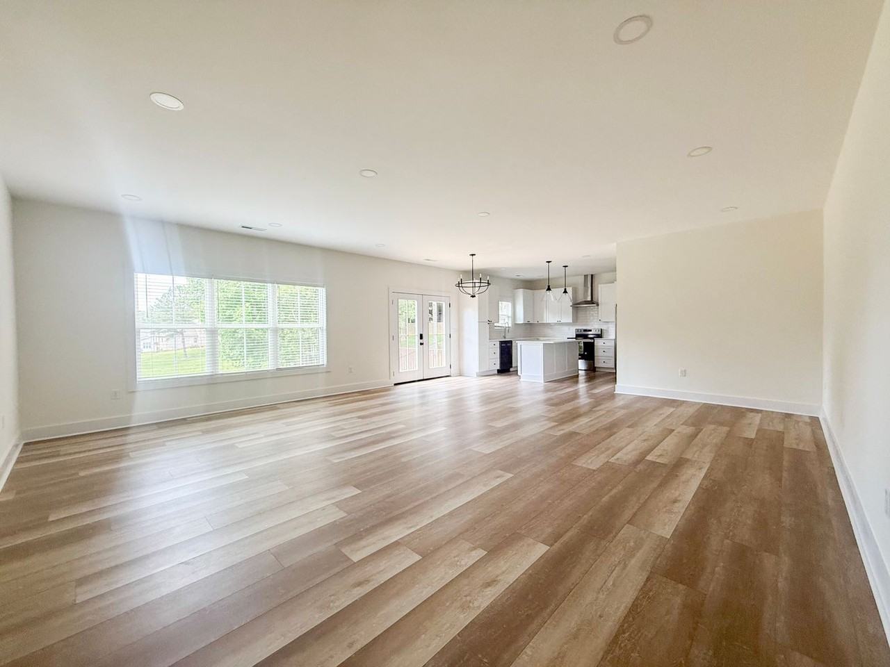 1403 Westbrook Cir - Photo 5 of 37