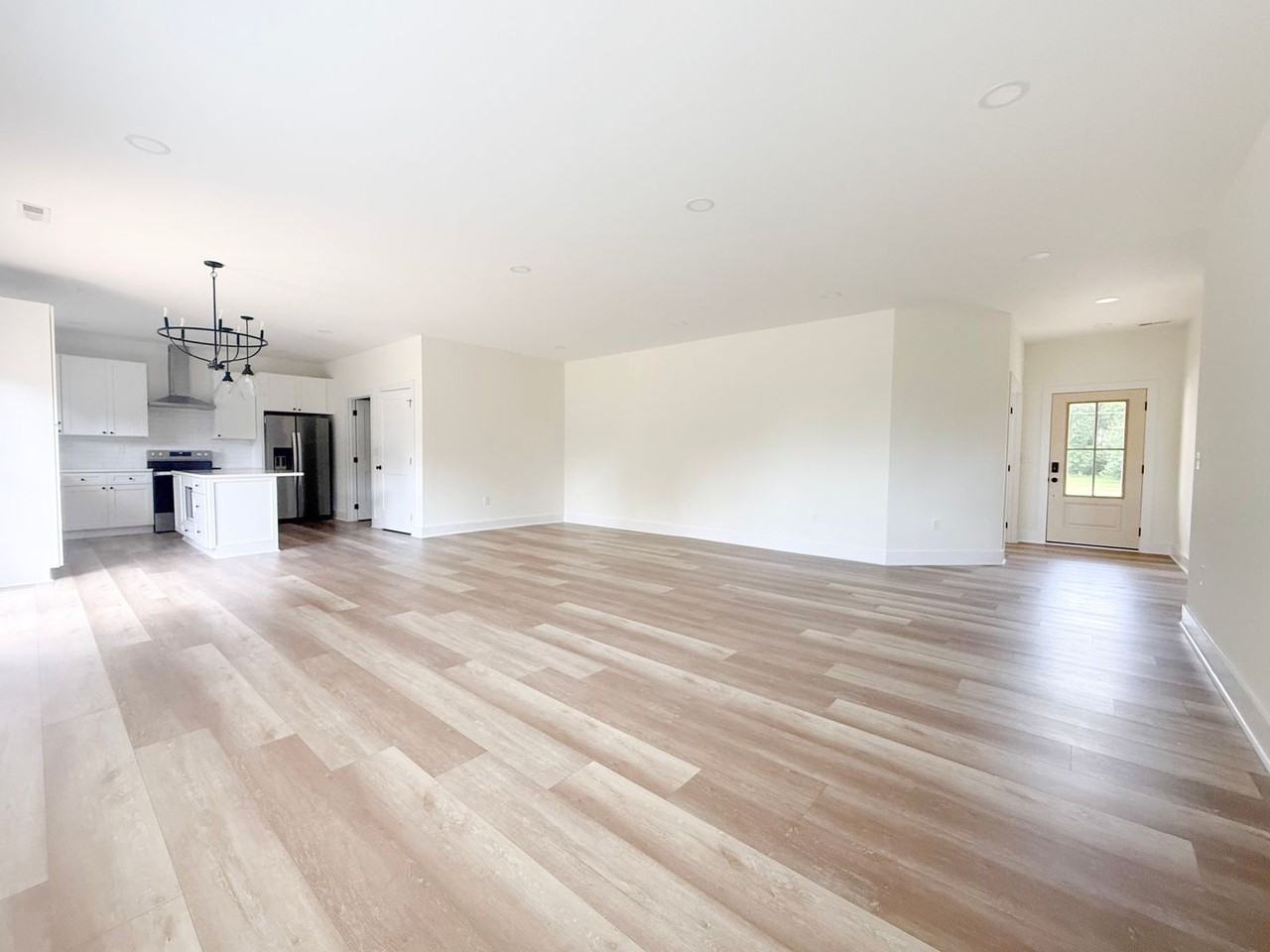 1403 Westbrook Cir - Photo 6 of 37
