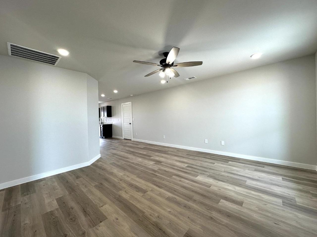5513 Rice St - Photo 2 of 11
