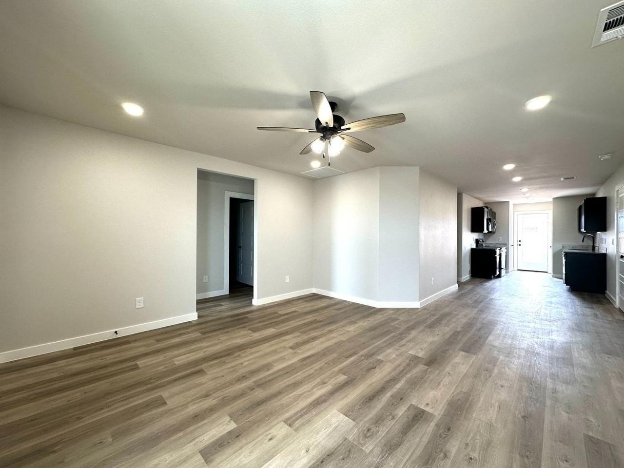 5513 Rice St - Photo 3 of 11