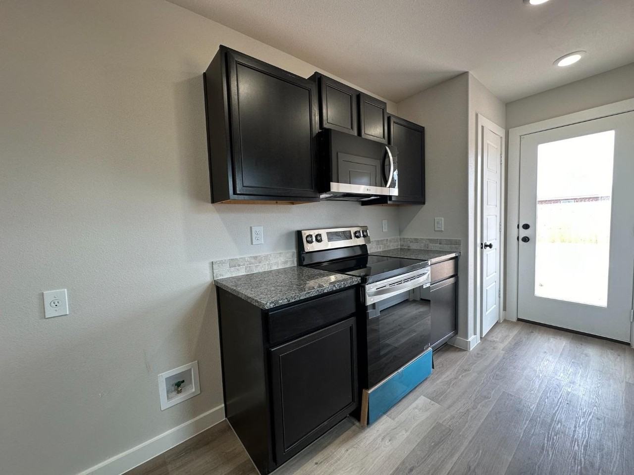 5513 Rice St - Photo 4 of 11