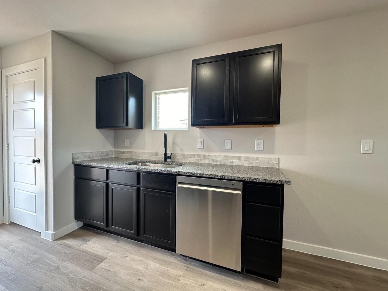 5513 Rice St - Photo 5 of 11