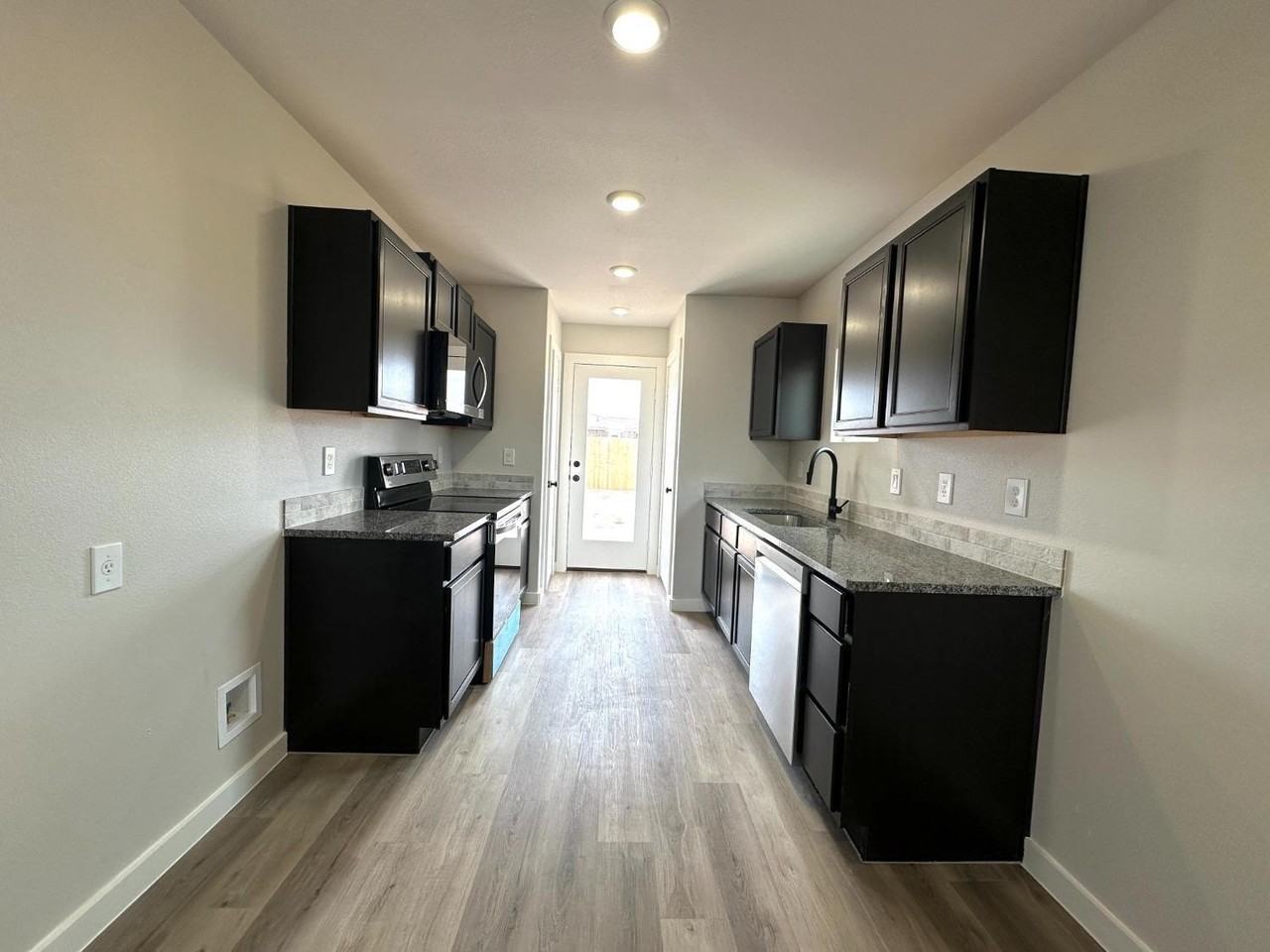 5513 Rice St - Photo 6 of 11