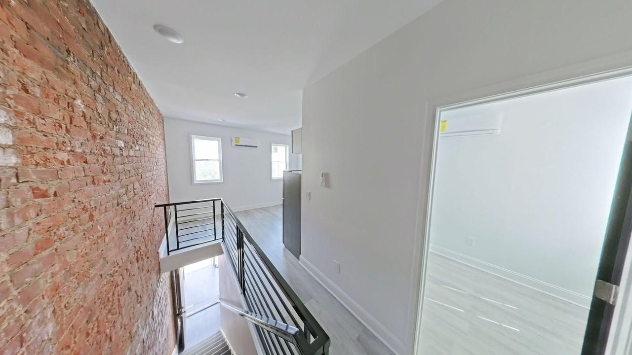 3510 N Mascher St - Photo 3 of 8