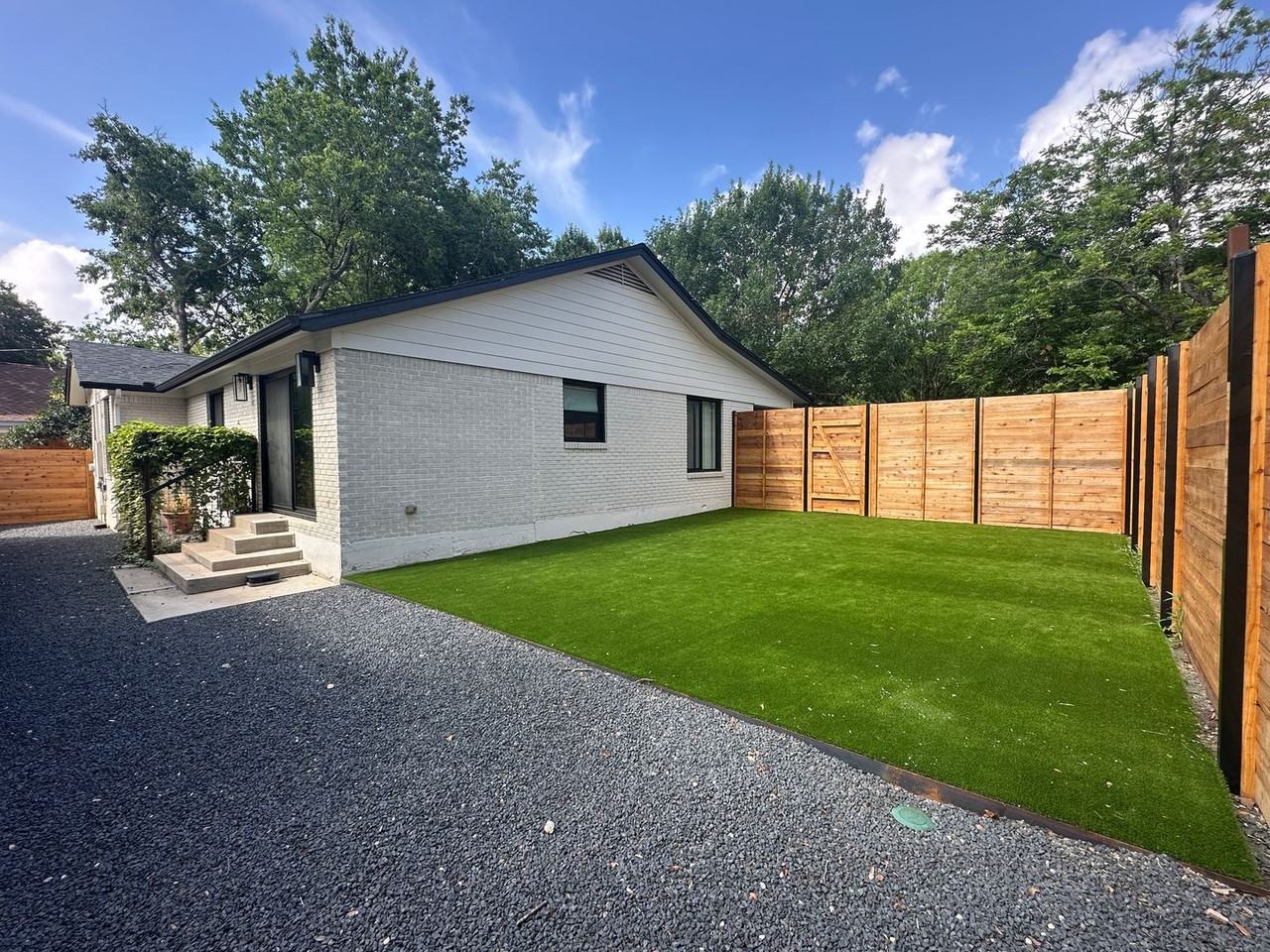4711 Fairview Dr - Photo 3 of 30
