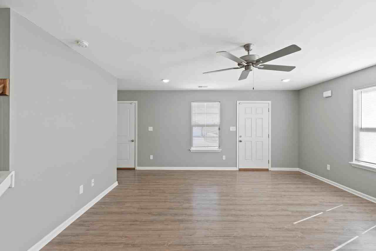 8004 Driftwood Loop - Photo 7 of 26