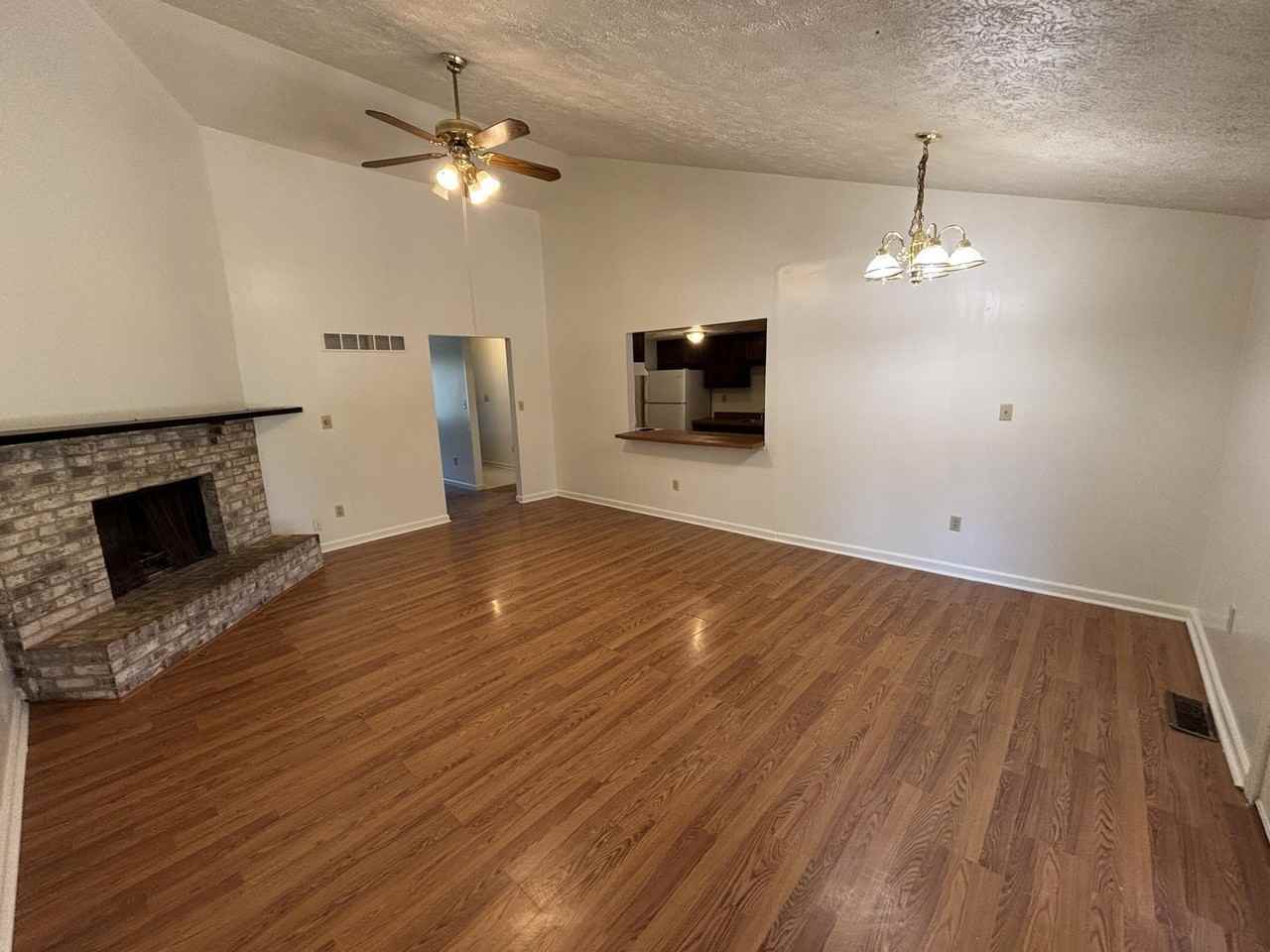 392 Pasadena Dr - Photo 3 of 12