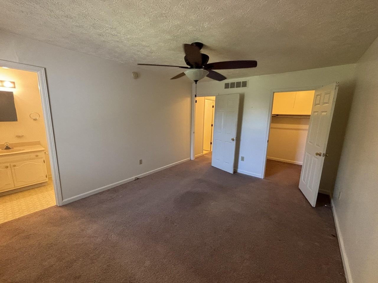 392 Pasadena Dr - Photo 4 of 12