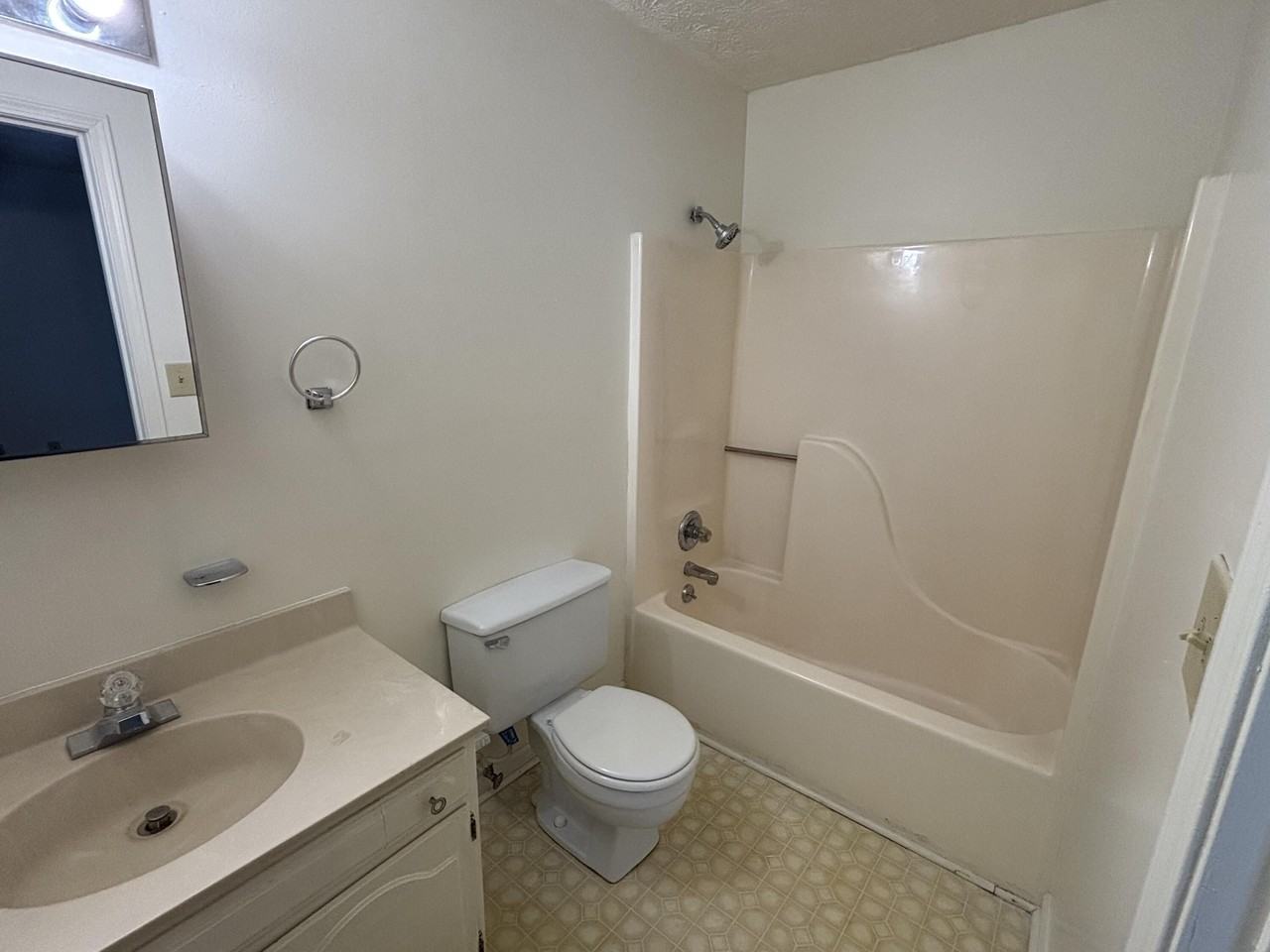 392 Pasadena Dr - Photo 5 of 12