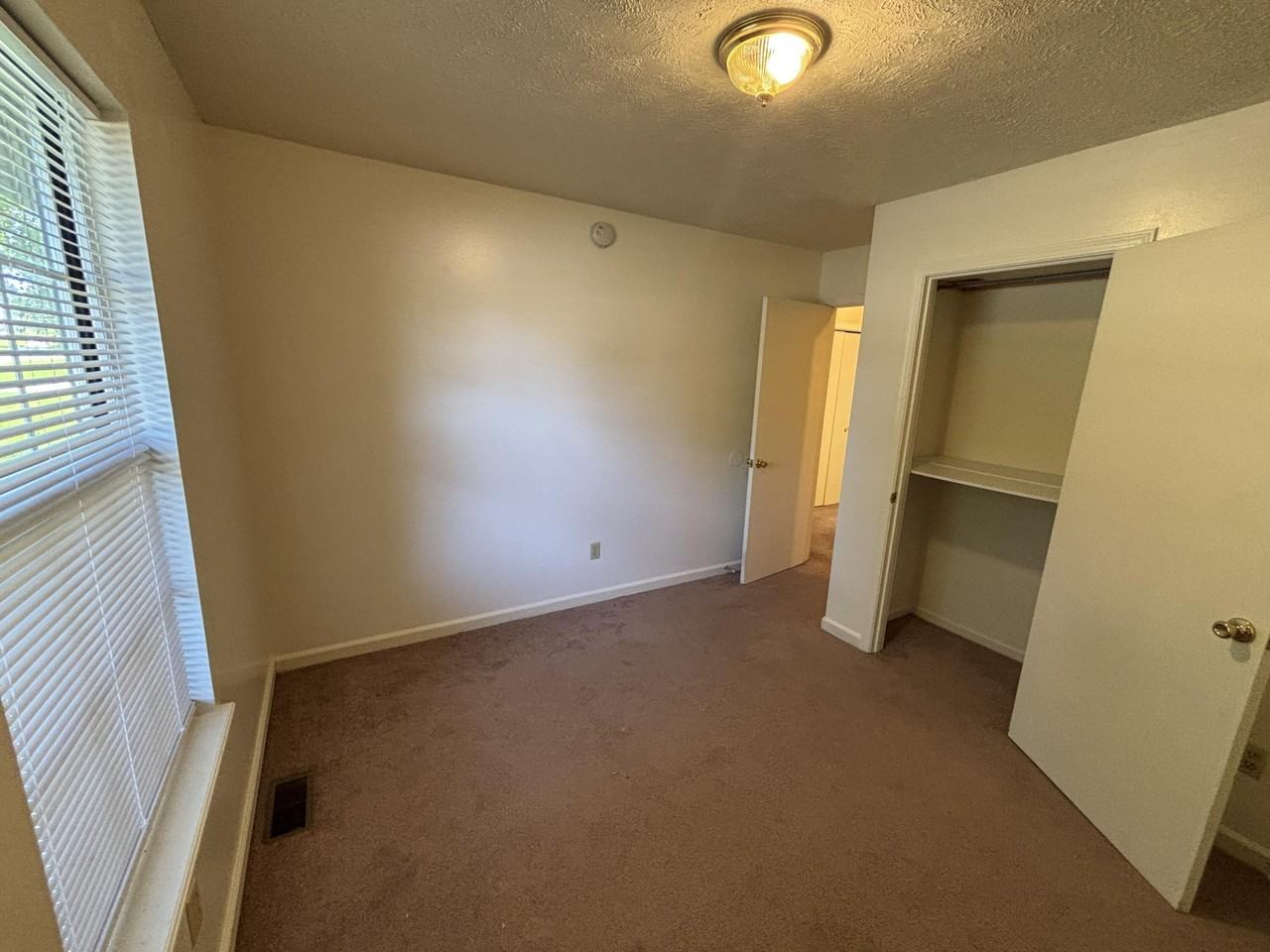 392 Pasadena Dr - Photo 7 of 12