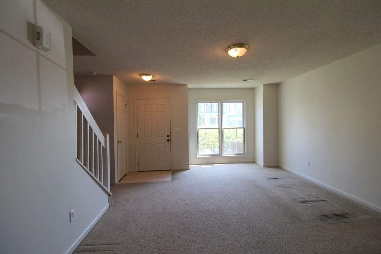 1036 John Hancock Pl - Photo 5 of 31