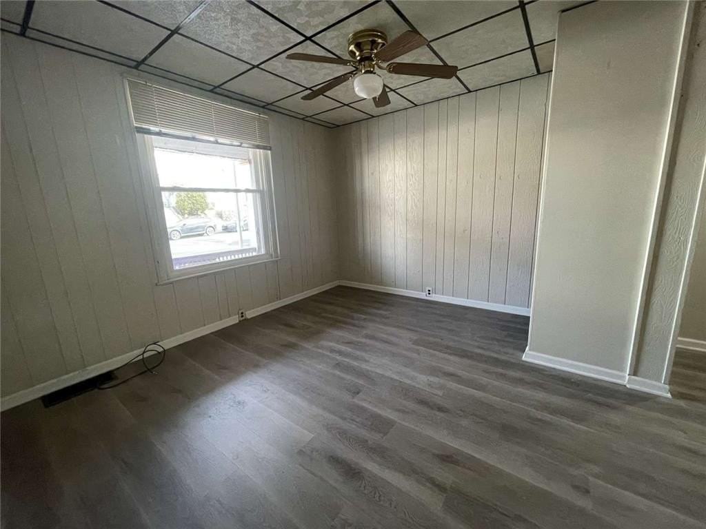 917 Center St - Photo 2 of 11