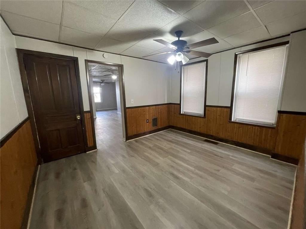 917 Center St - Photo 6 of 11