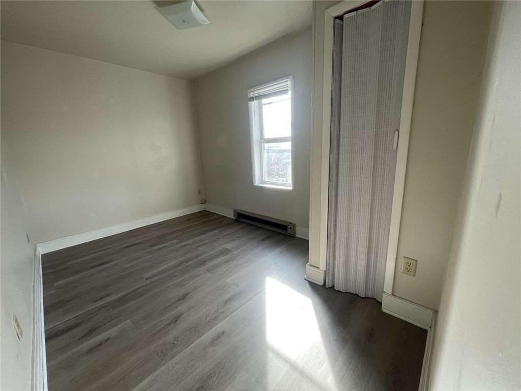917 Center St - Photo 7 of 11