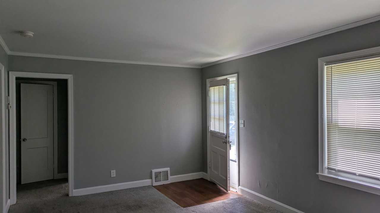 3213 S Ash Ave - Photo 2 of 8
