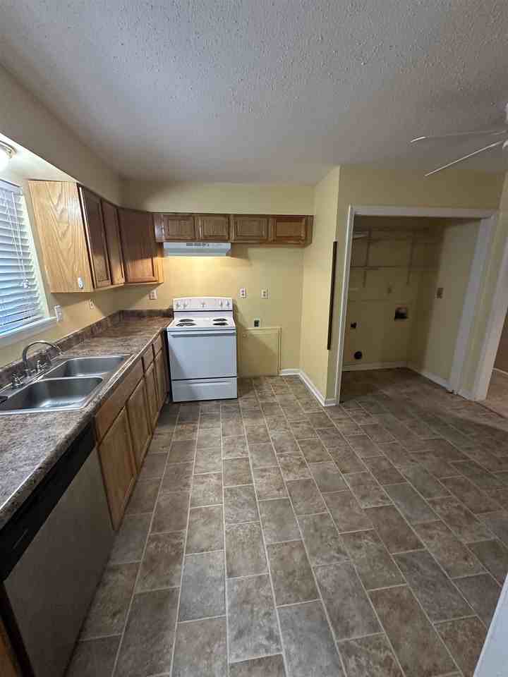 7032 Pam Dr - Photo 3 of 11
