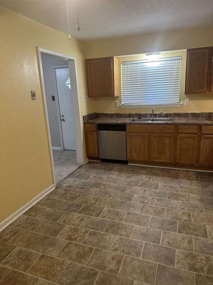 7032 Pam Dr - Photo 7 of 11