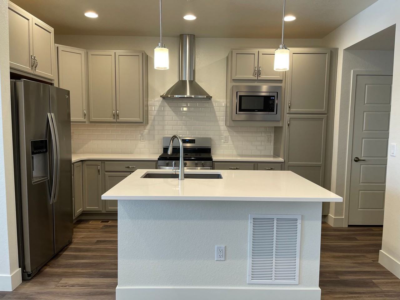 2215 Village Green Way - Photo 4 of 26