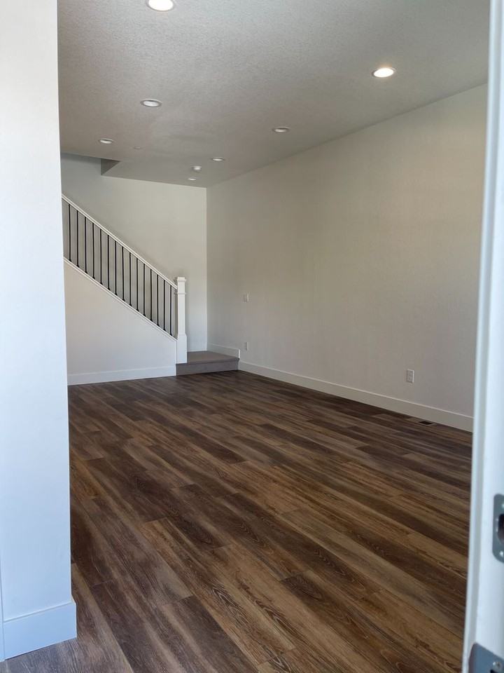 2215 Village Green Way - Photo 6 of 26