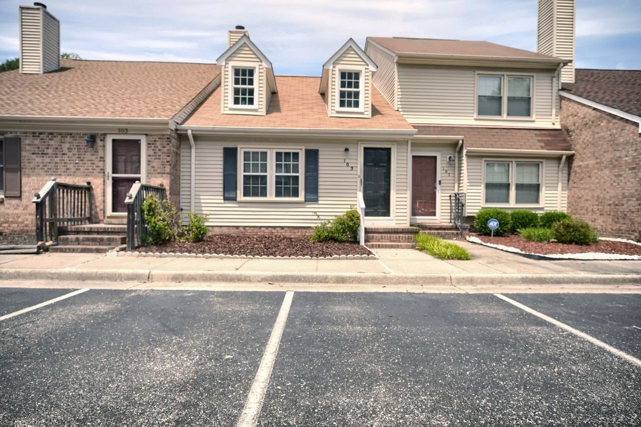 105 Beacon Way - Photo 2 of 14