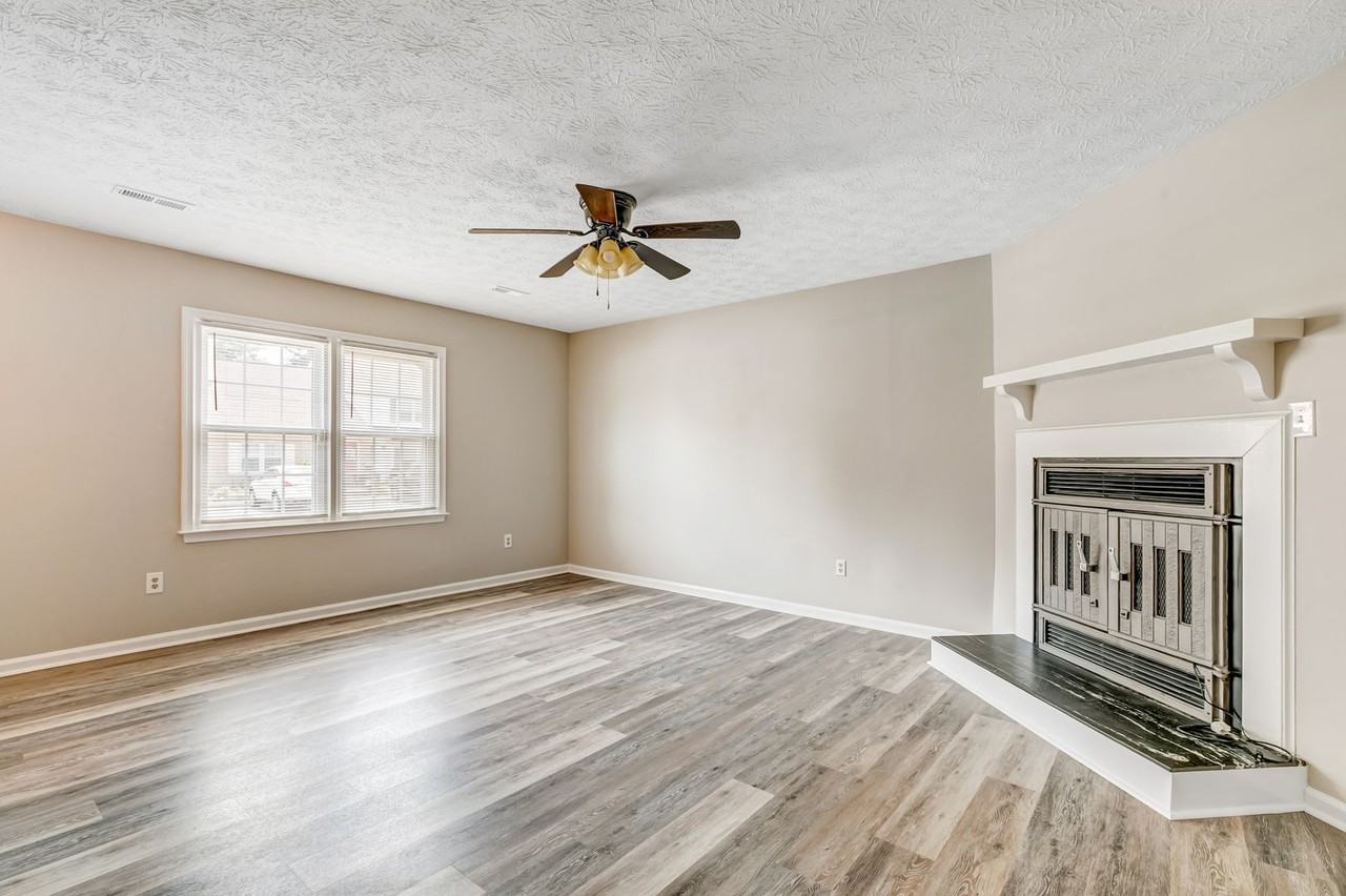 105 Beacon Way - Photo 3 of 14