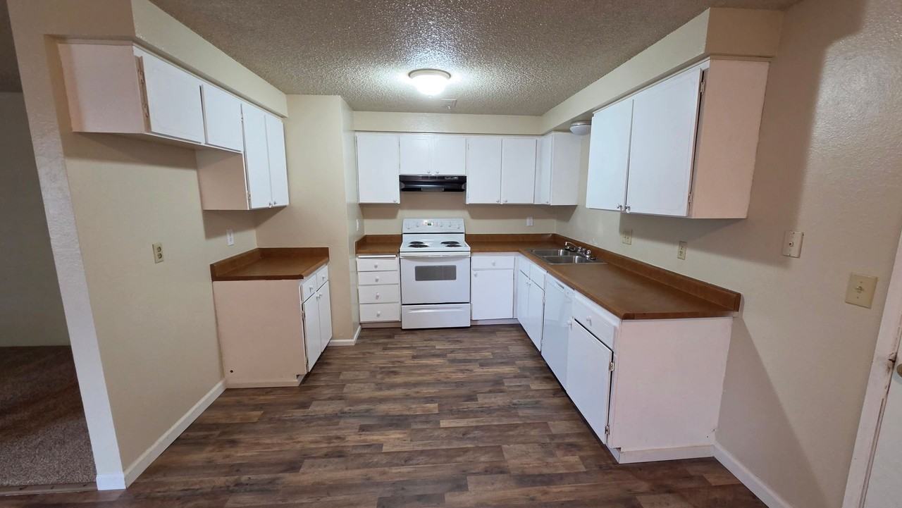 1112 Withington St - Photo 2 of 8