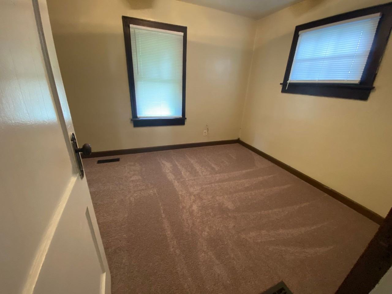 1250 N Colorado Ave - Photo 3 of 9