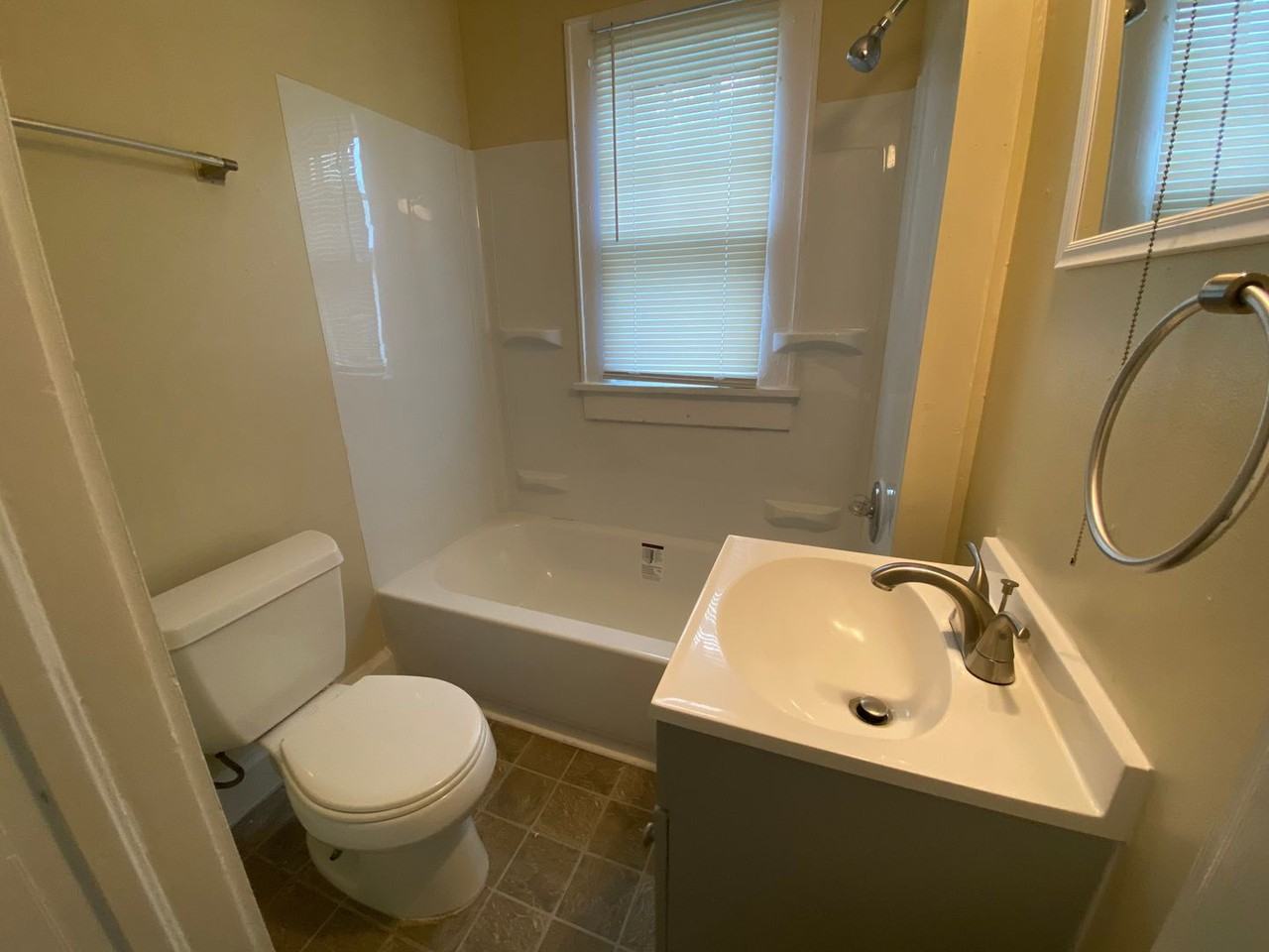 1250 N Colorado Ave - Photo 4 of 9