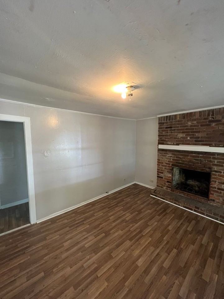 7024 Elsie St - Photo 2 of 8