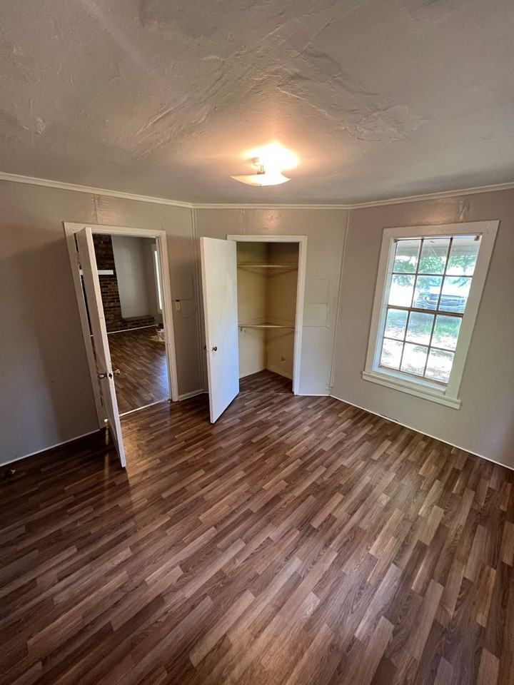 7024 Elsie St - Photo 3 of 8