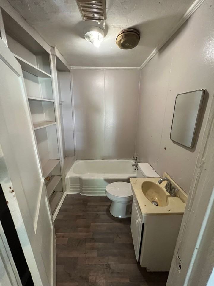 7024 Elsie St - Photo 7 of 8