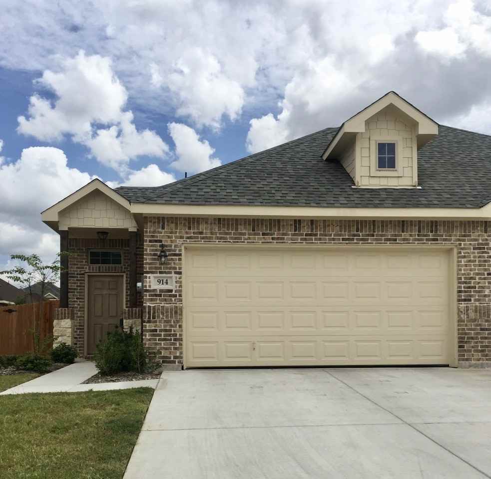 914 Chaparral Trl - Photo 2 of 13