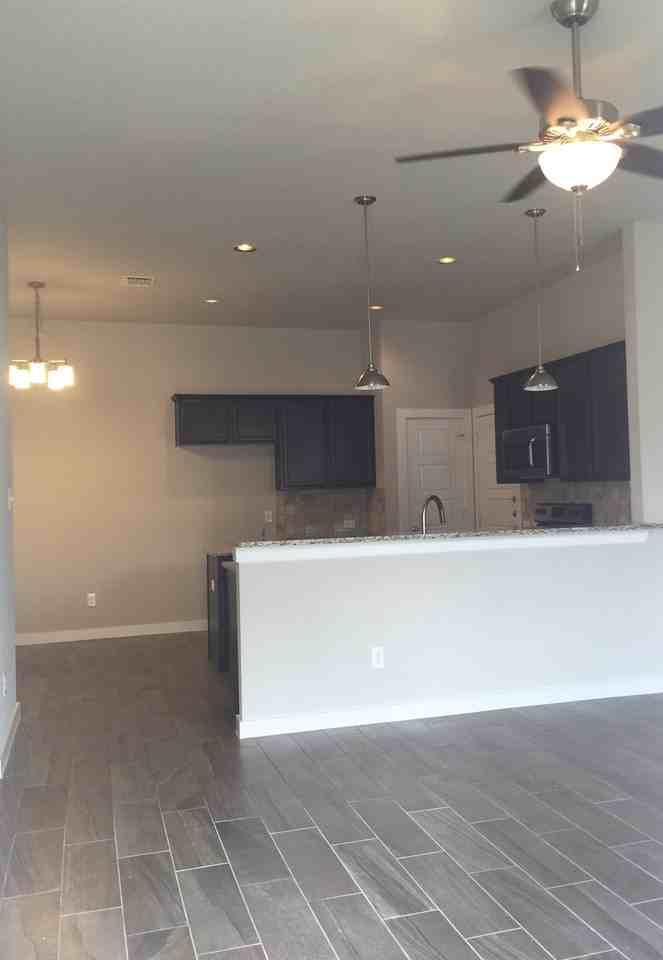 914 Chaparral Trl - Photo 3 of 13