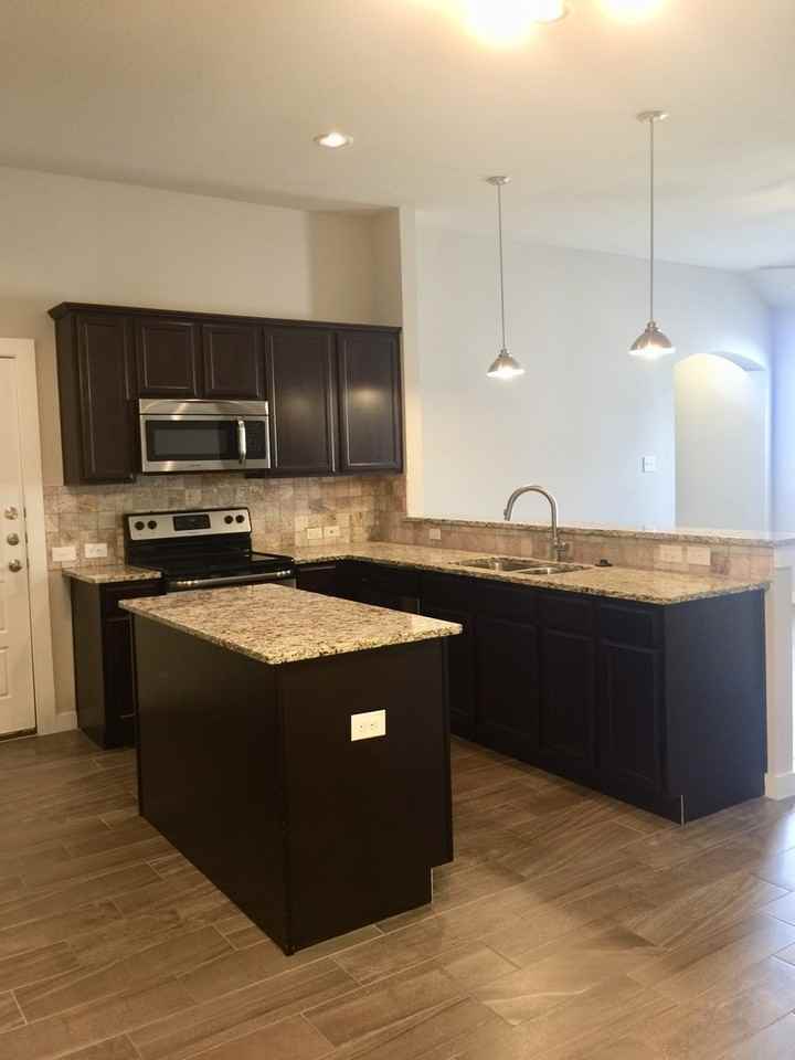 914 Chaparral Trl - Photo 5 of 13