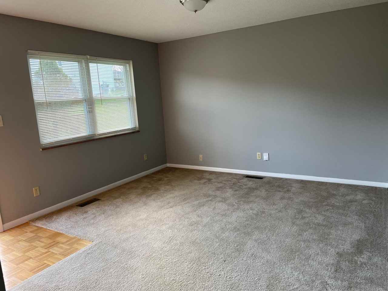 4920 Oakbrook Ct - Photo 3 of 9