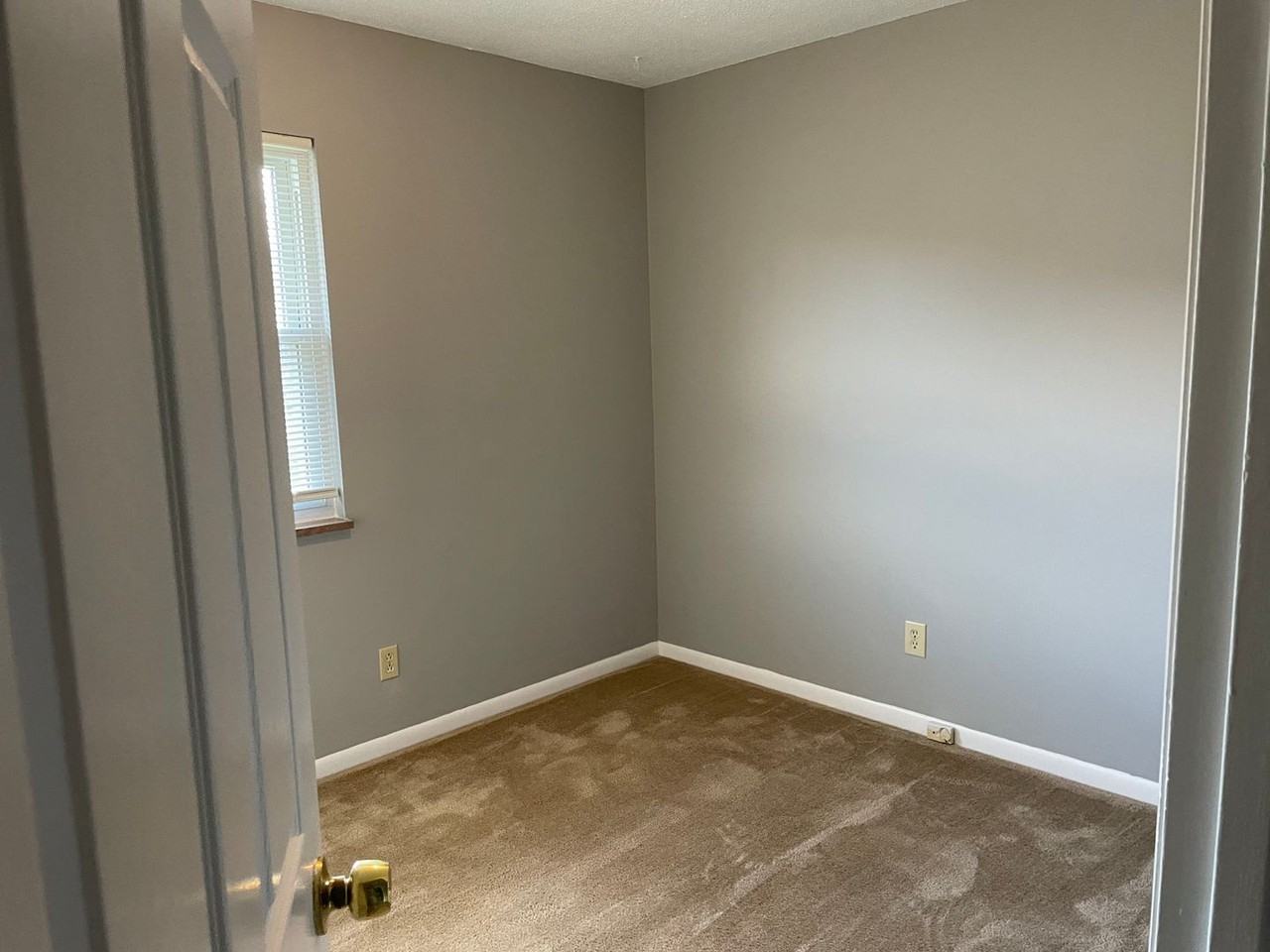 4920 Oakbrook Ct - Photo 4 of 9