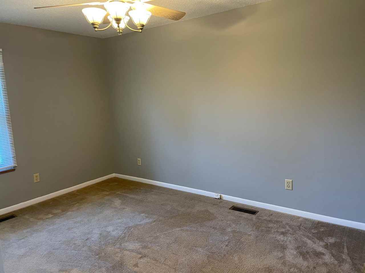 4920 Oakbrook Ct - Photo 5 of 9