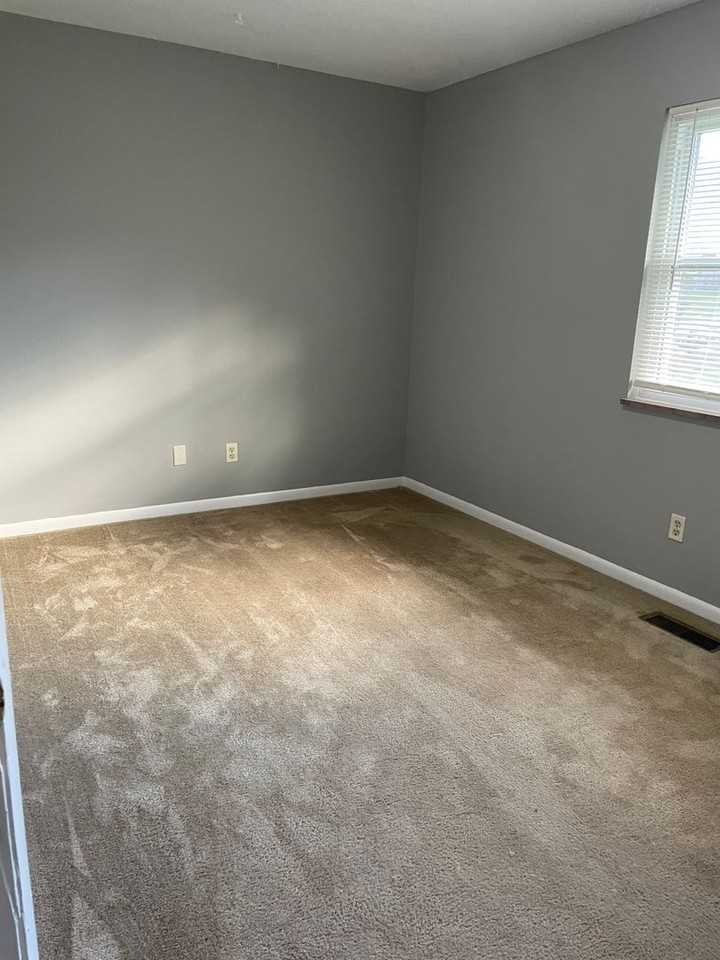 4920 Oakbrook Ct - Photo 6 of 9