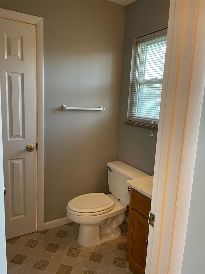 4920 Oakbrook Ct - Photo 7 of 9