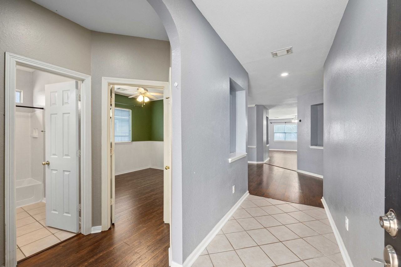 15823 Stiller Park Dr - Photo 3 of 27